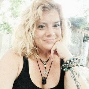 Meet your Posher, Leslie